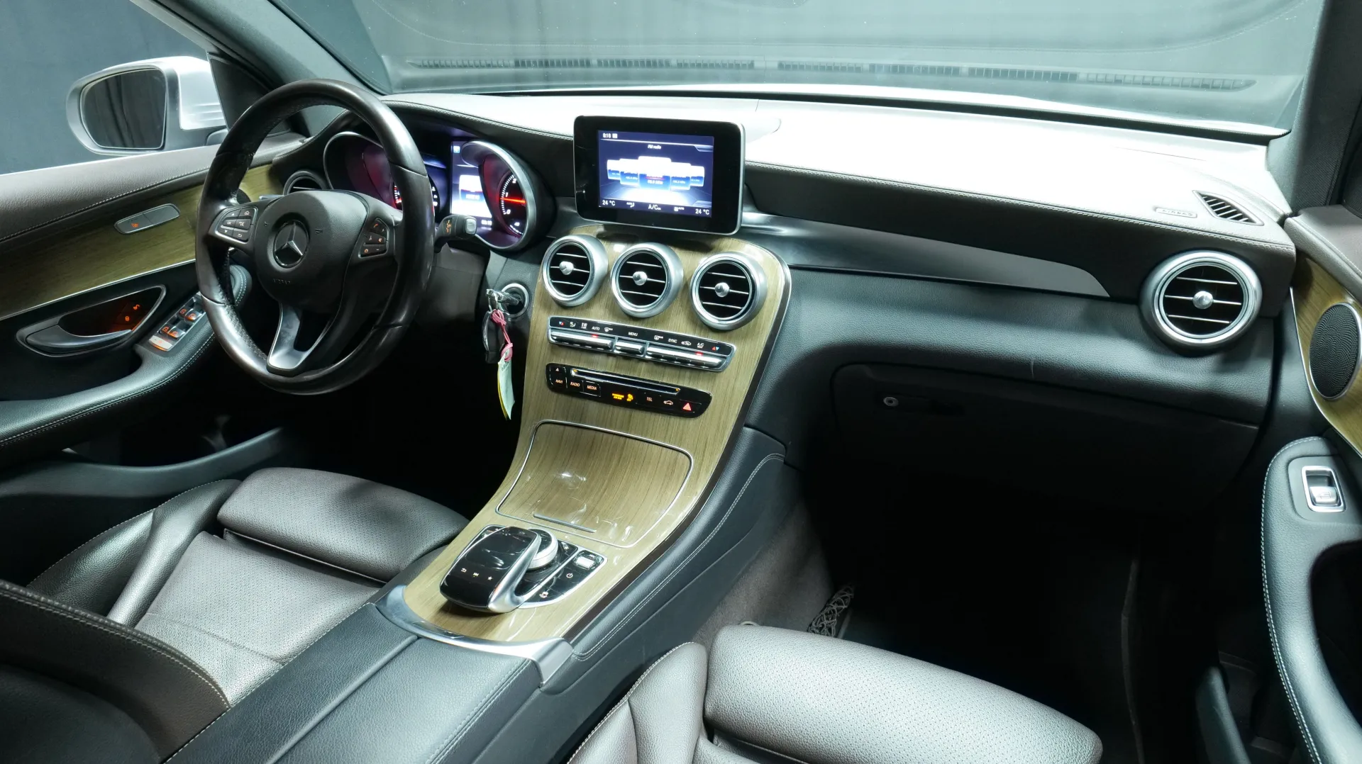 Autokuva 17 - YJE-465