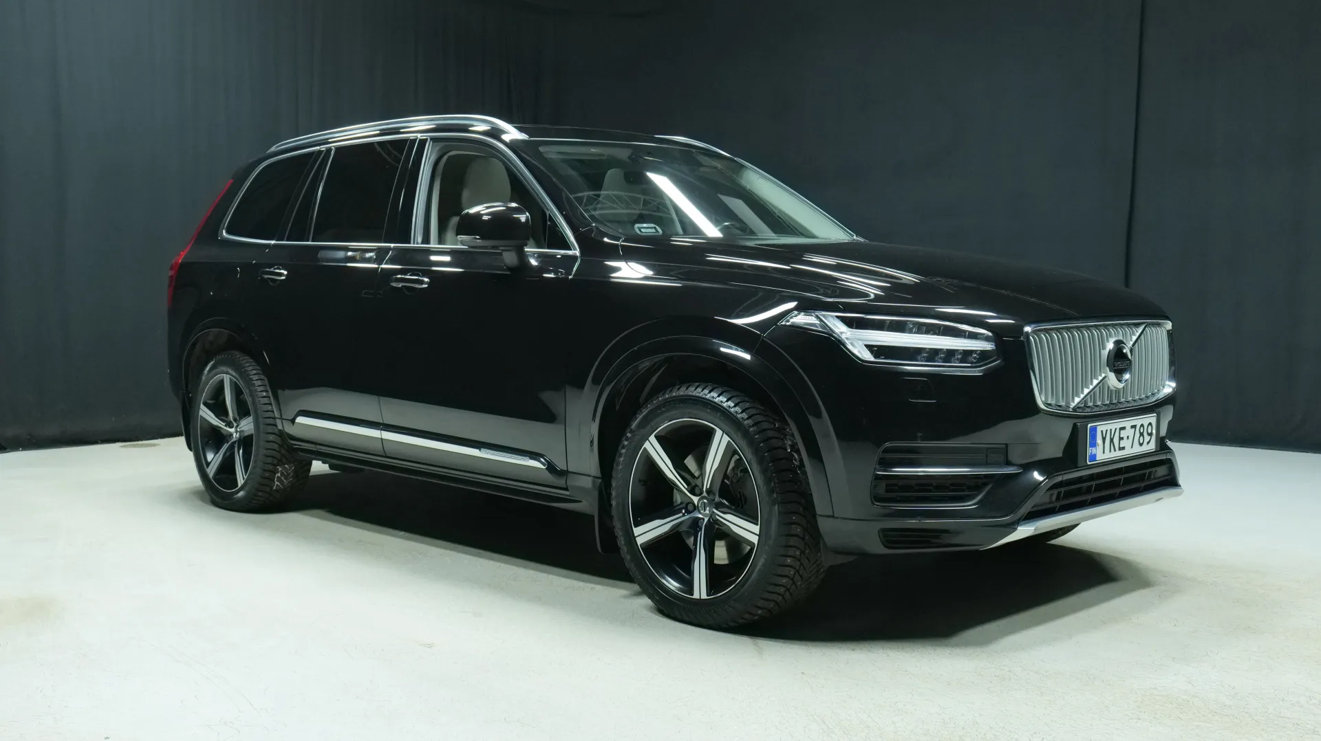 Autokuva 5 - YKE-789
