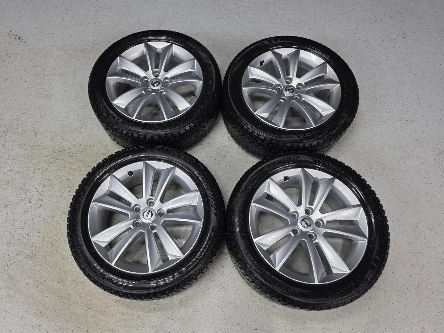 Autokuva 12 - YKO-199