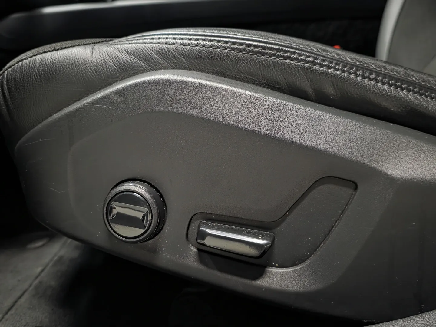 Autokuva 16 - YKO-199