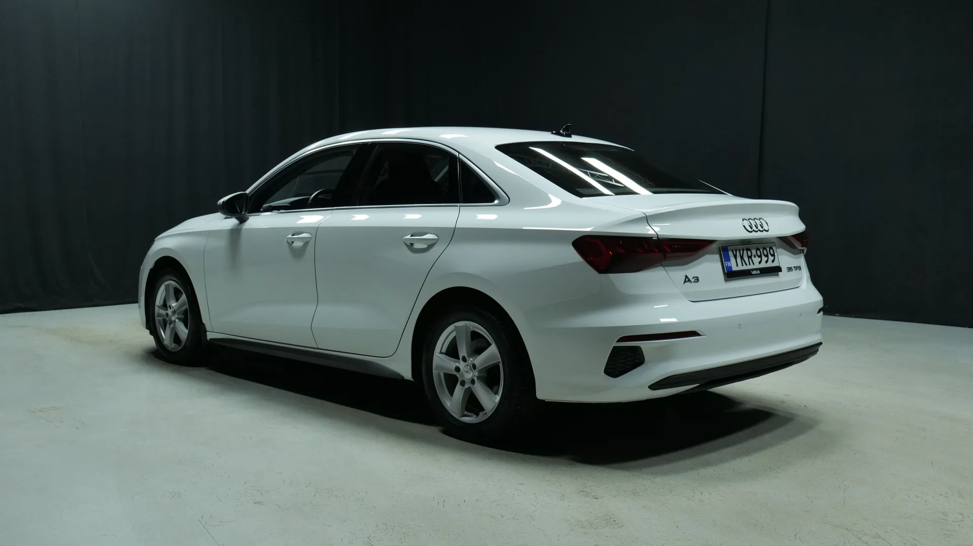 Autokuva 2 - YKR-999