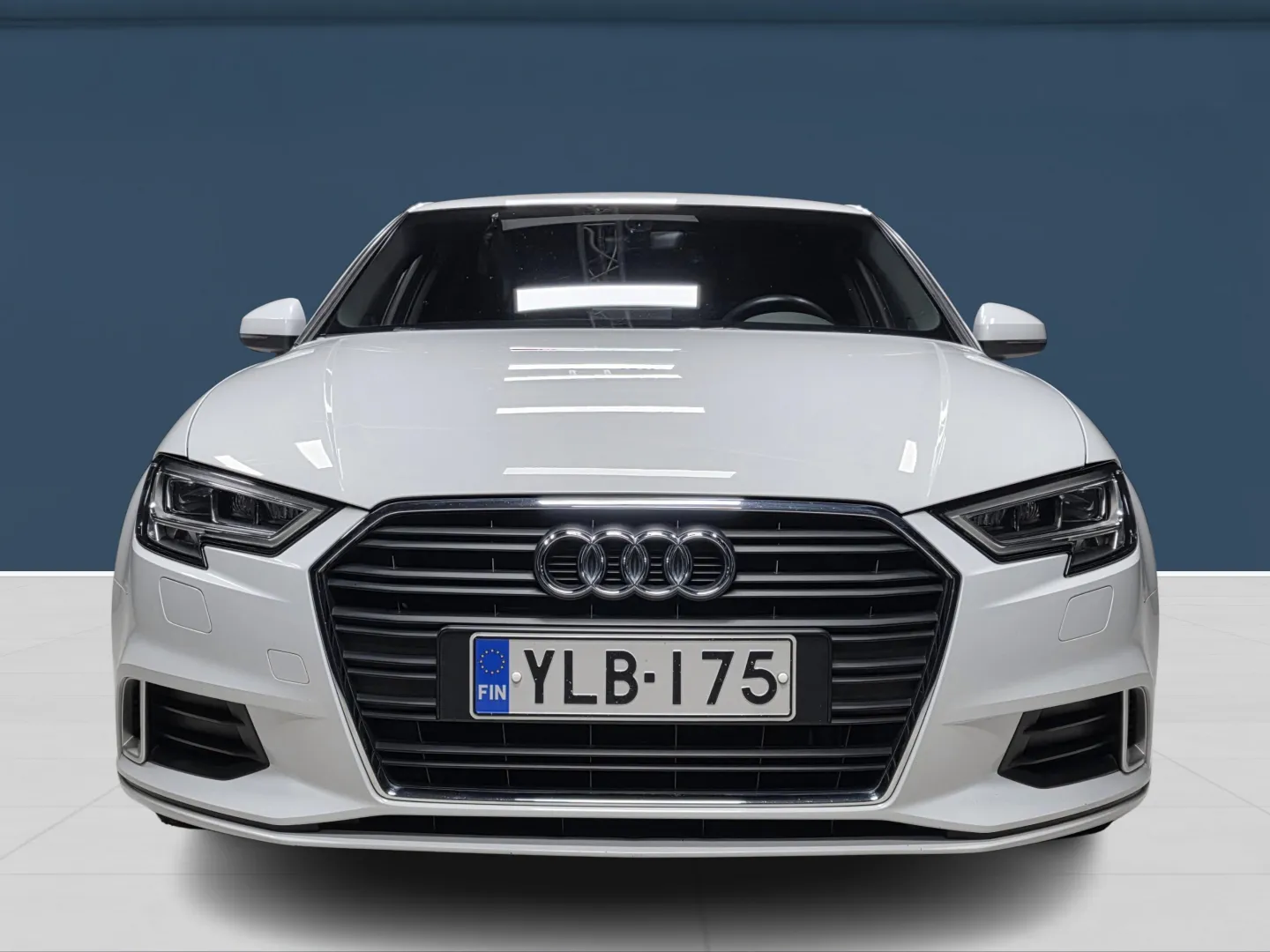 Autokuva 2 - YLB-175