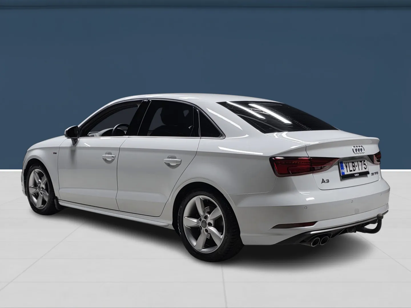 Autokuva 6 - YLB-175