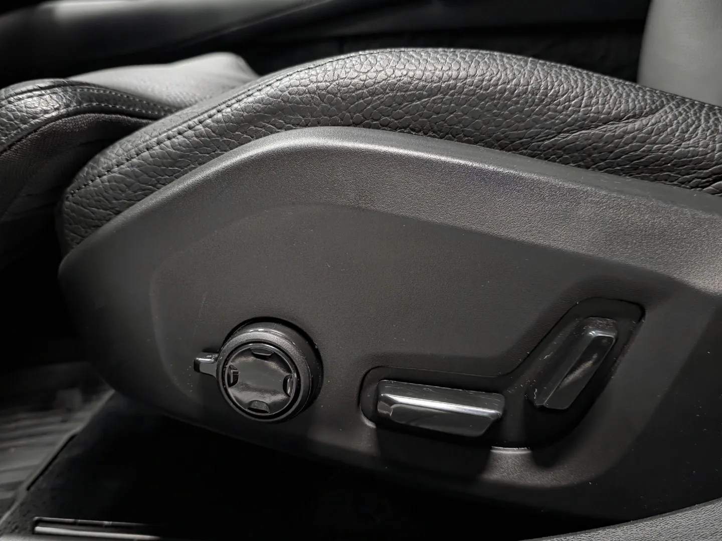 Autokuva 16 - YLJ-262