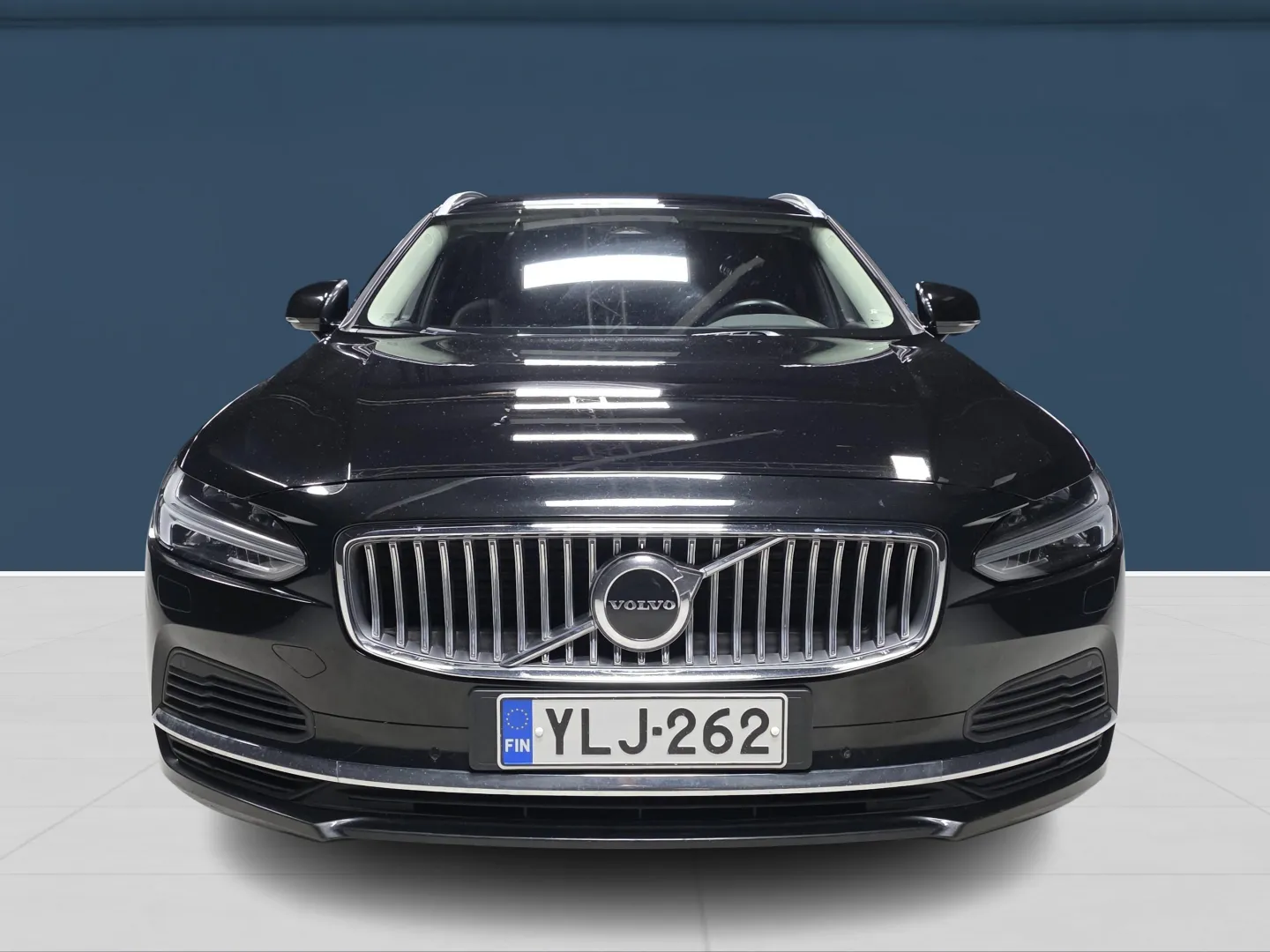 Autokuva 2 - YLJ-262