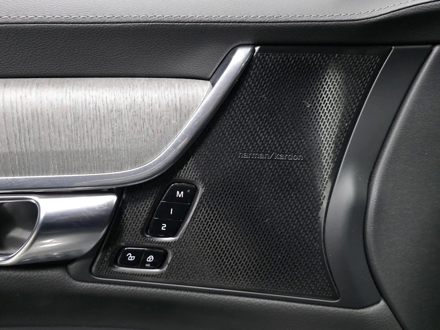 Autokuva 15 - YLJ-262