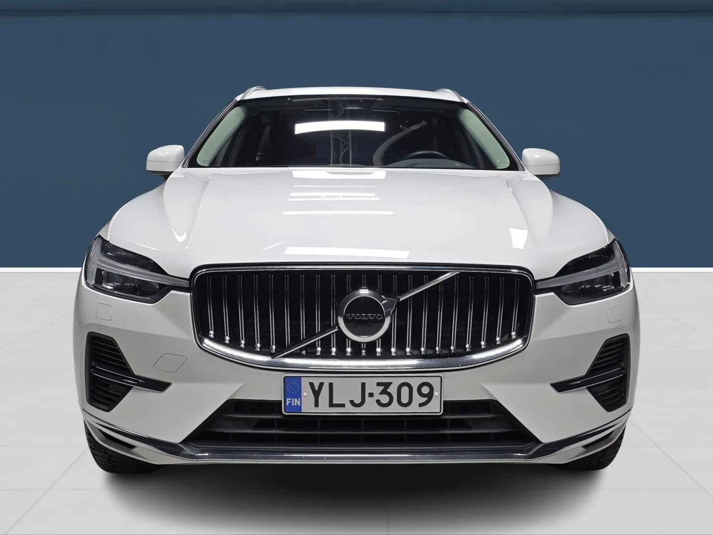 Autokuva 2 - YLJ-309