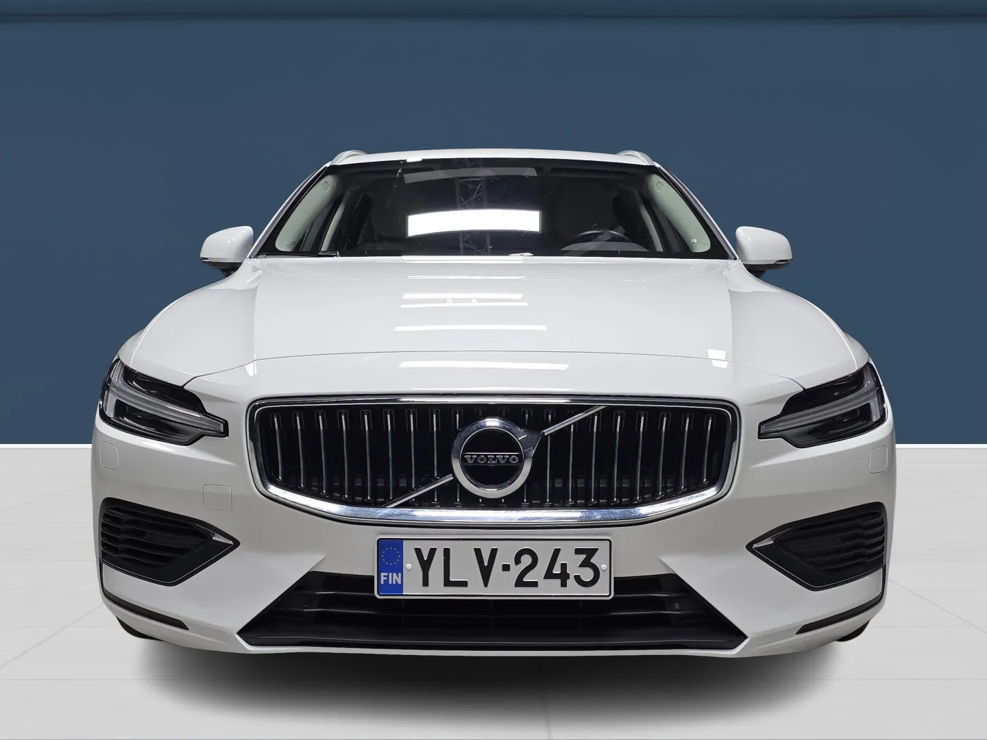 Autokuva 2 - YLV-243