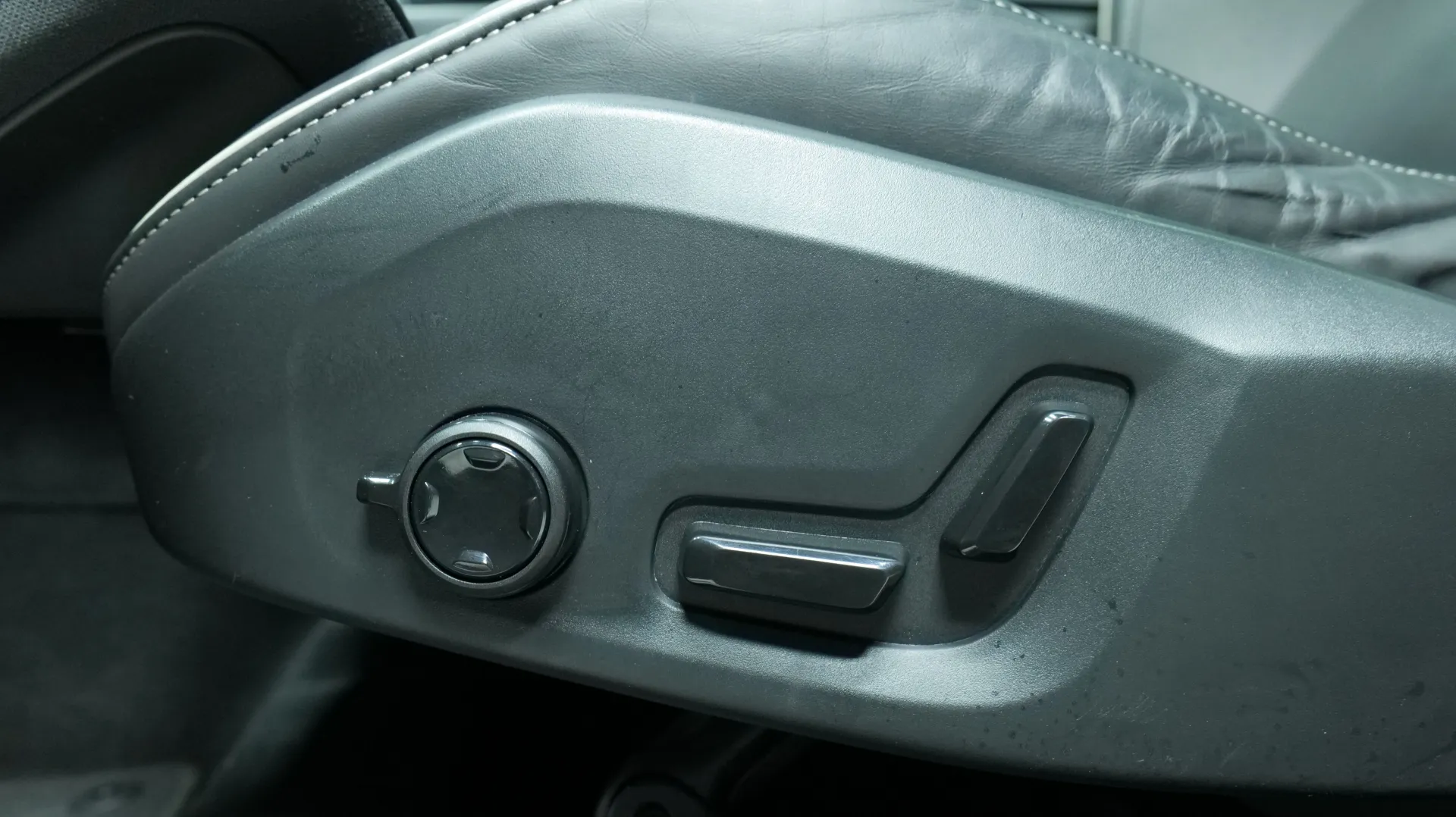 Autokuva 10 - YLX-188