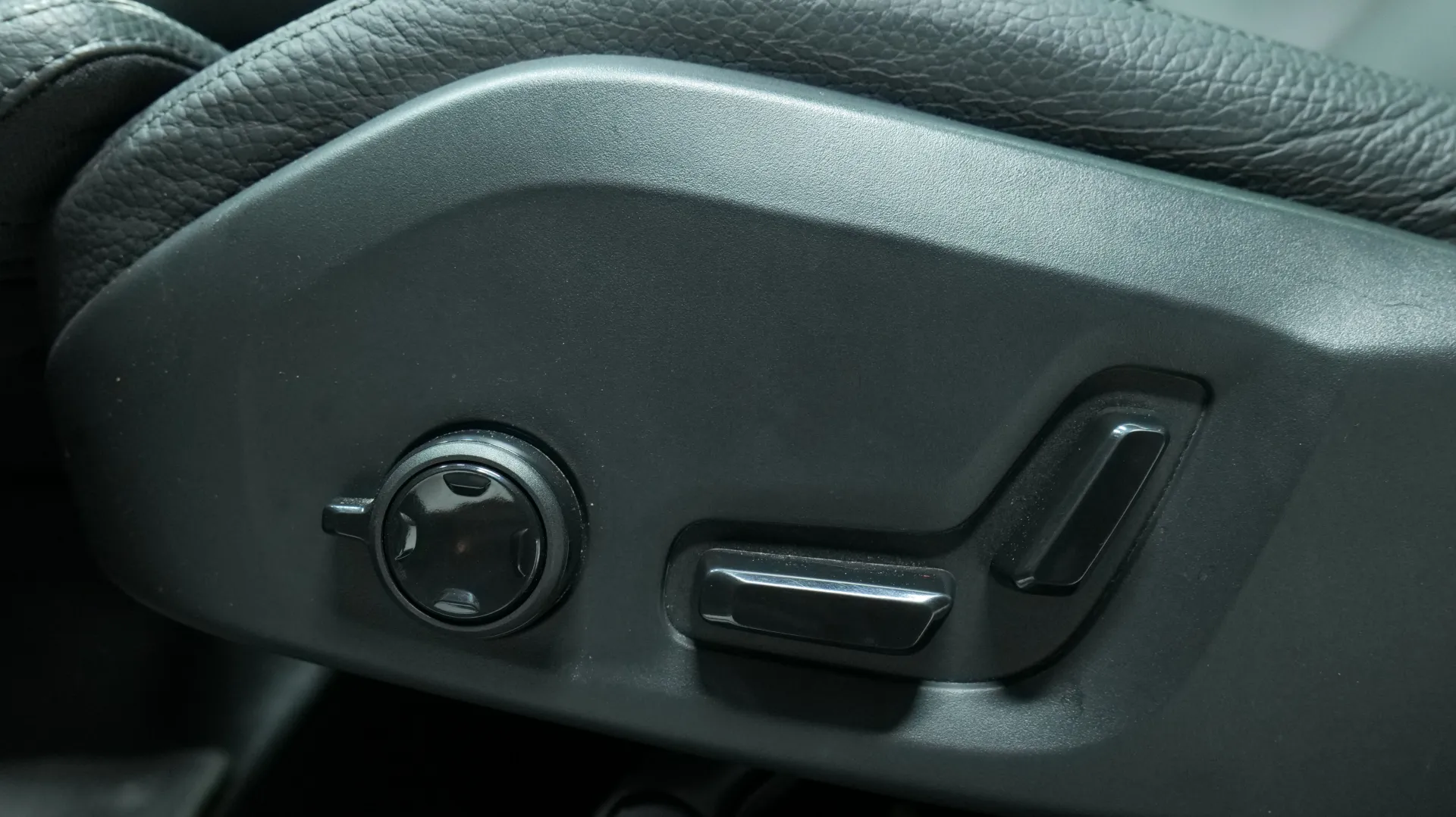 Autokuva 10 - YLX-199