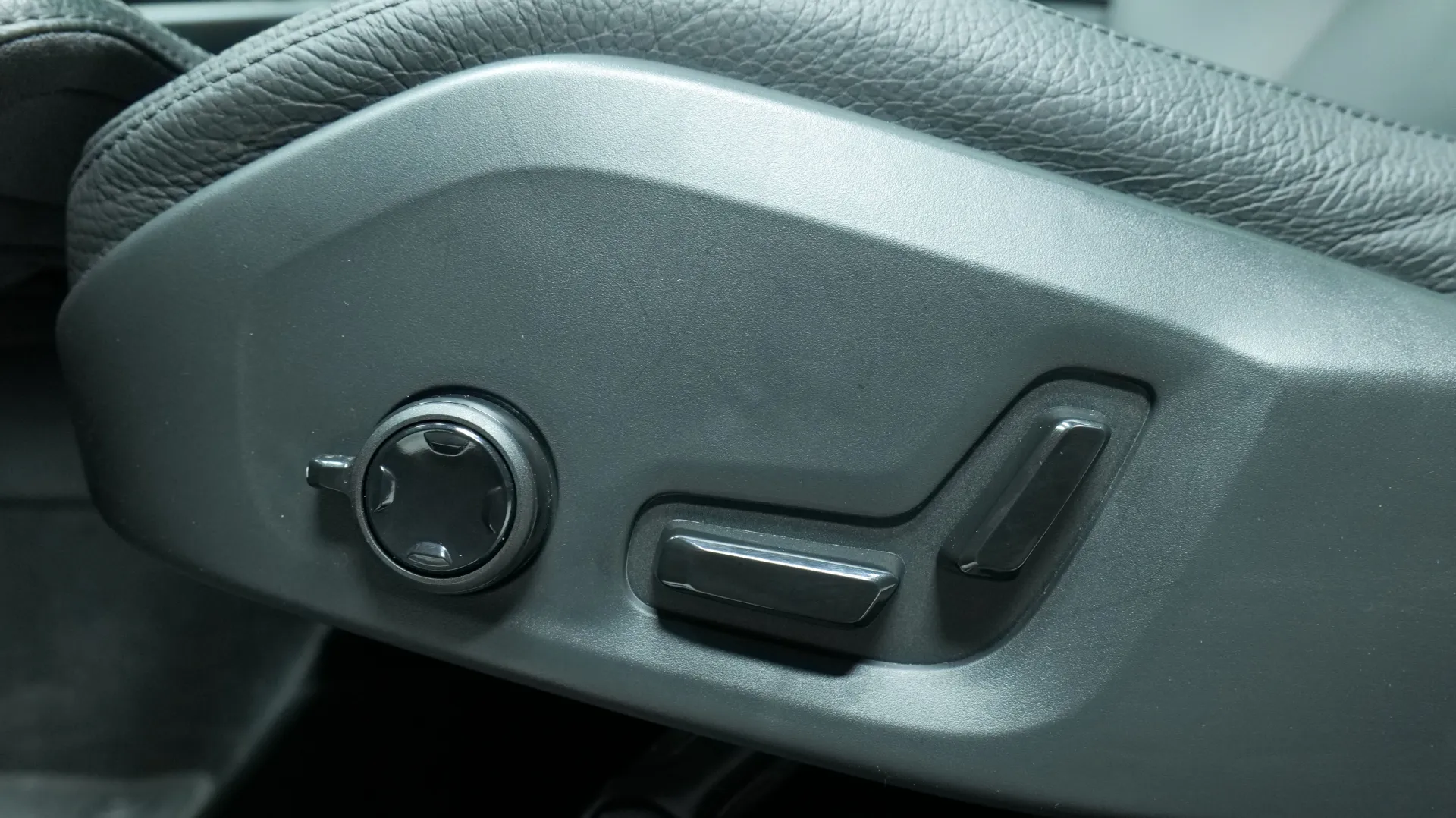 Autokuva 10 - YLX-207