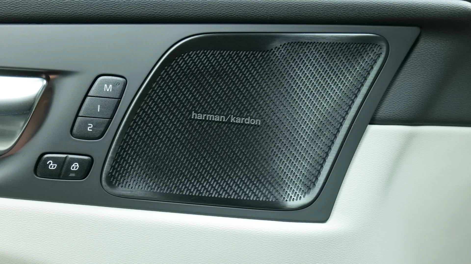 Autokuva 11 - YLY-968