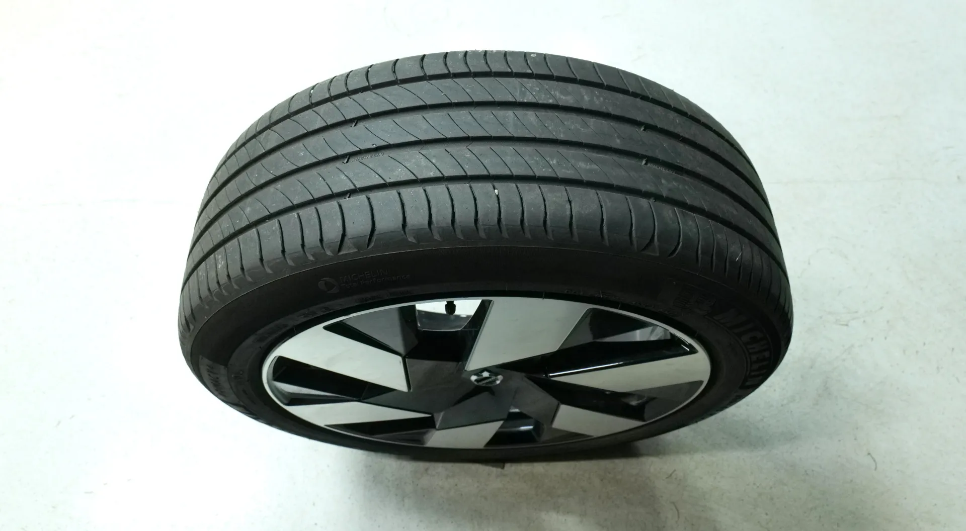 Autokuva 22 - YLY-968