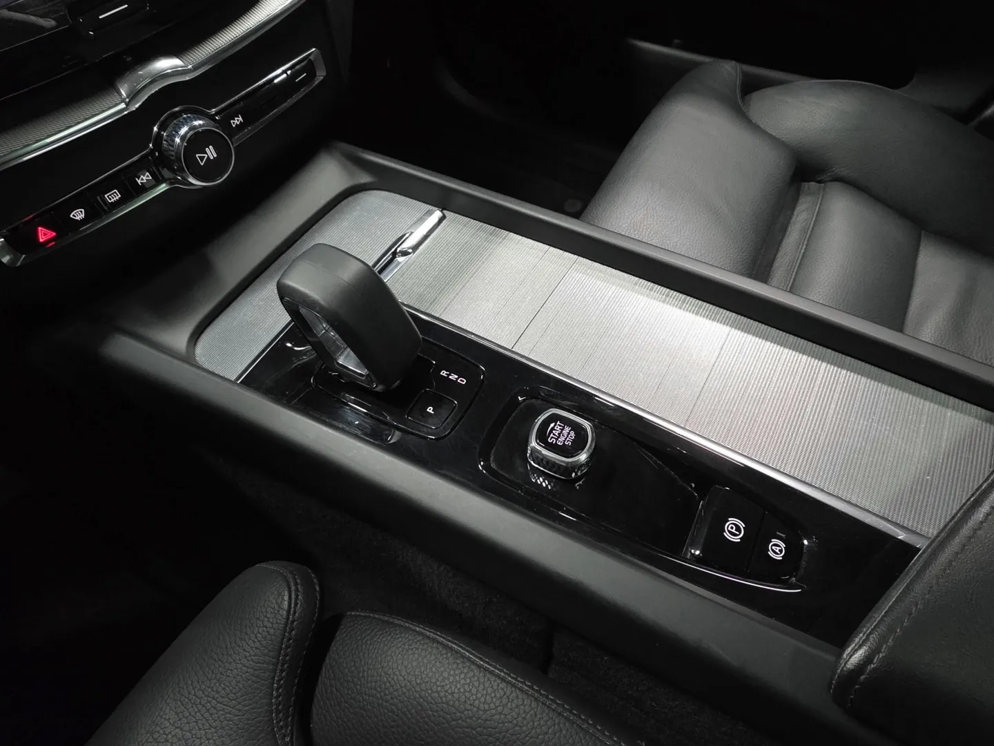 Autokuva 14 - YLZ-631