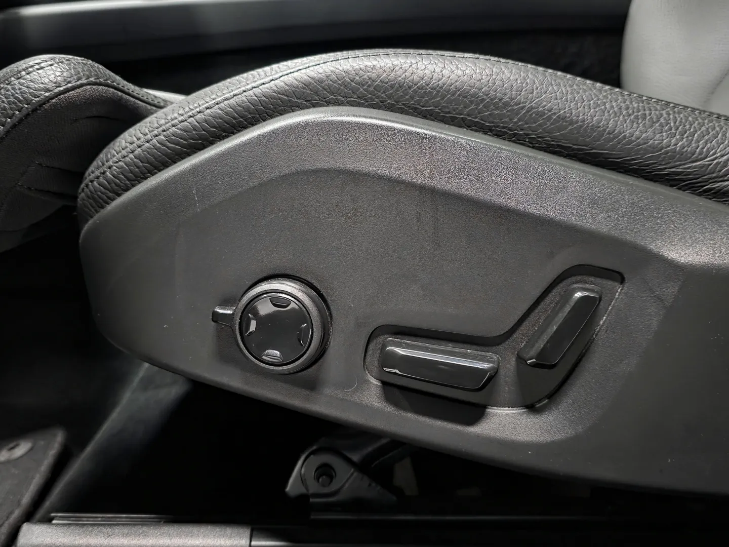 Autokuva 15 - YLZ-631