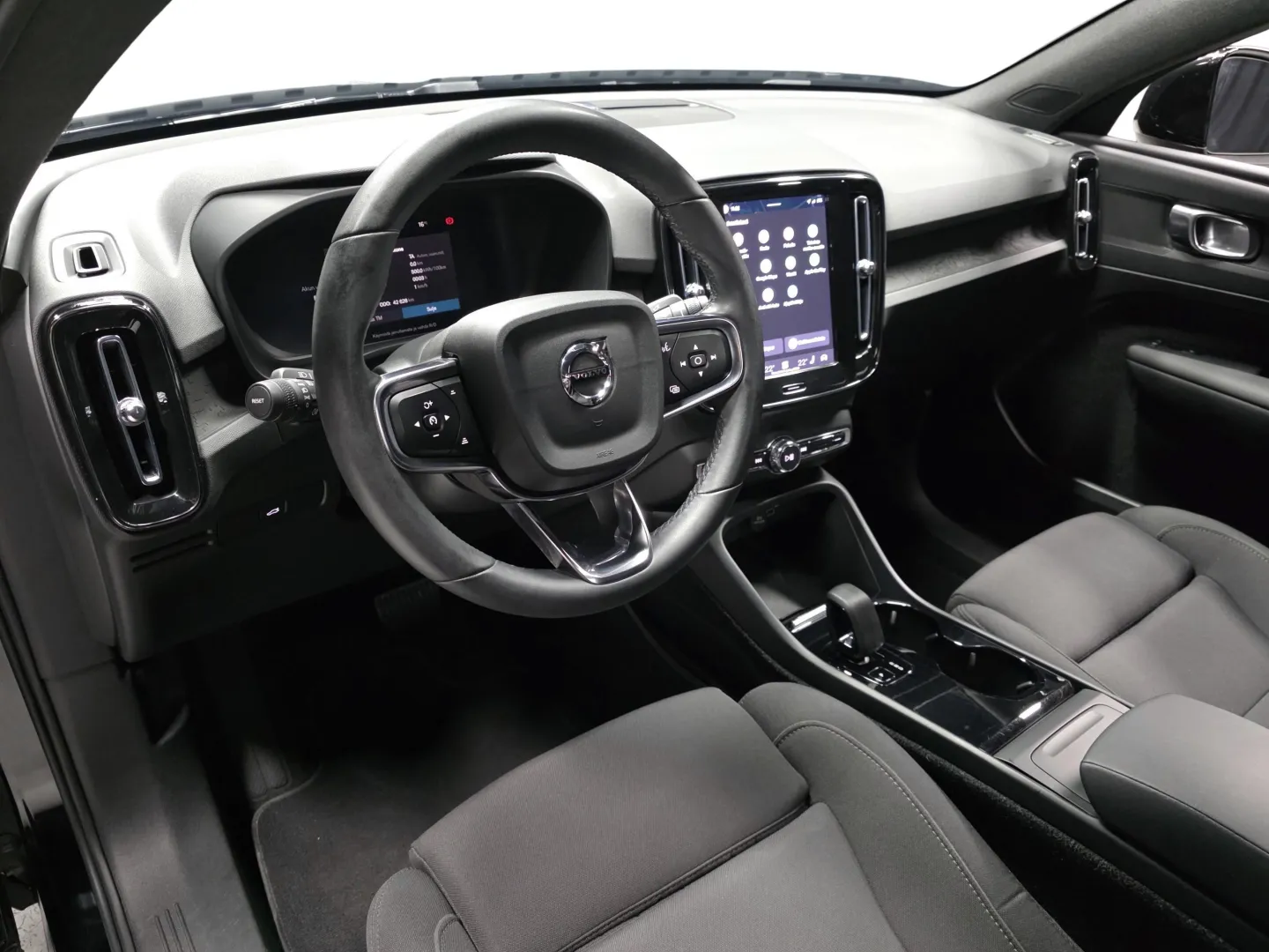 Autokuva 8 - YLZ-822