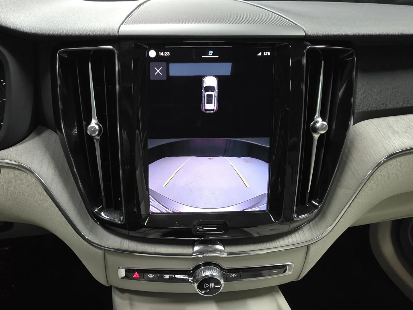 Autokuva 13 - YMA-946