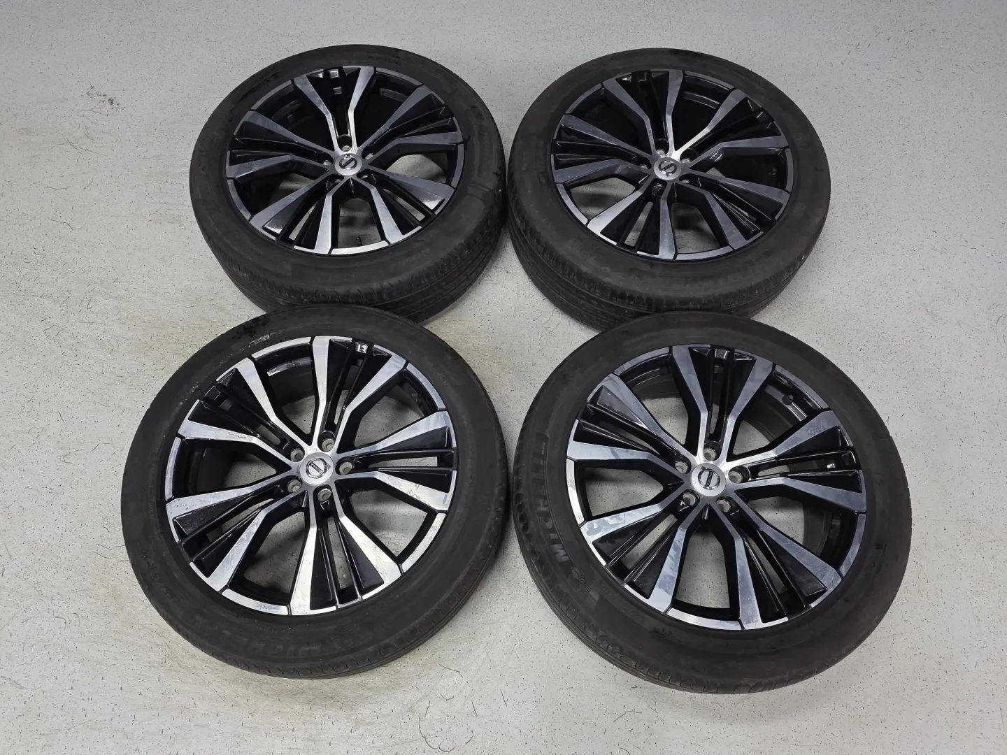 Autokuva 12 - YMA-946