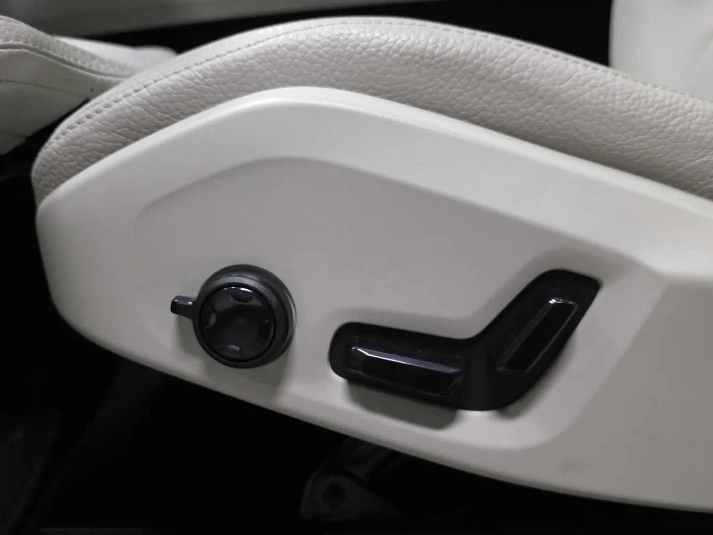 Autokuva 15 - YMA-946