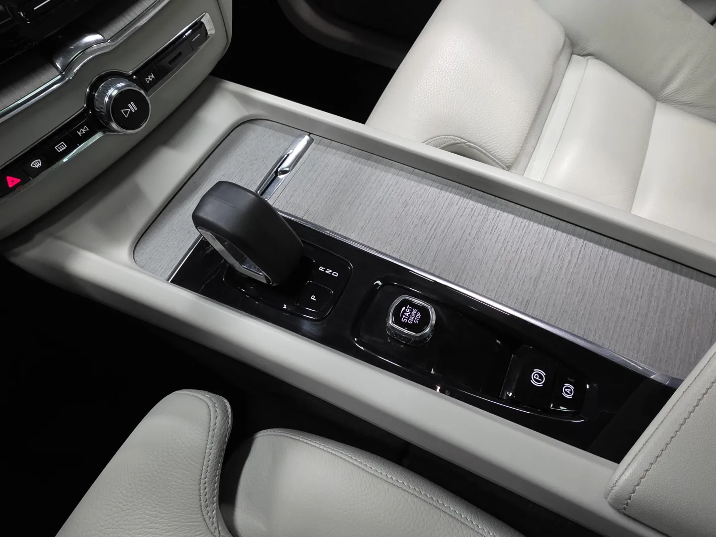 Autokuva 14 - YMA-946