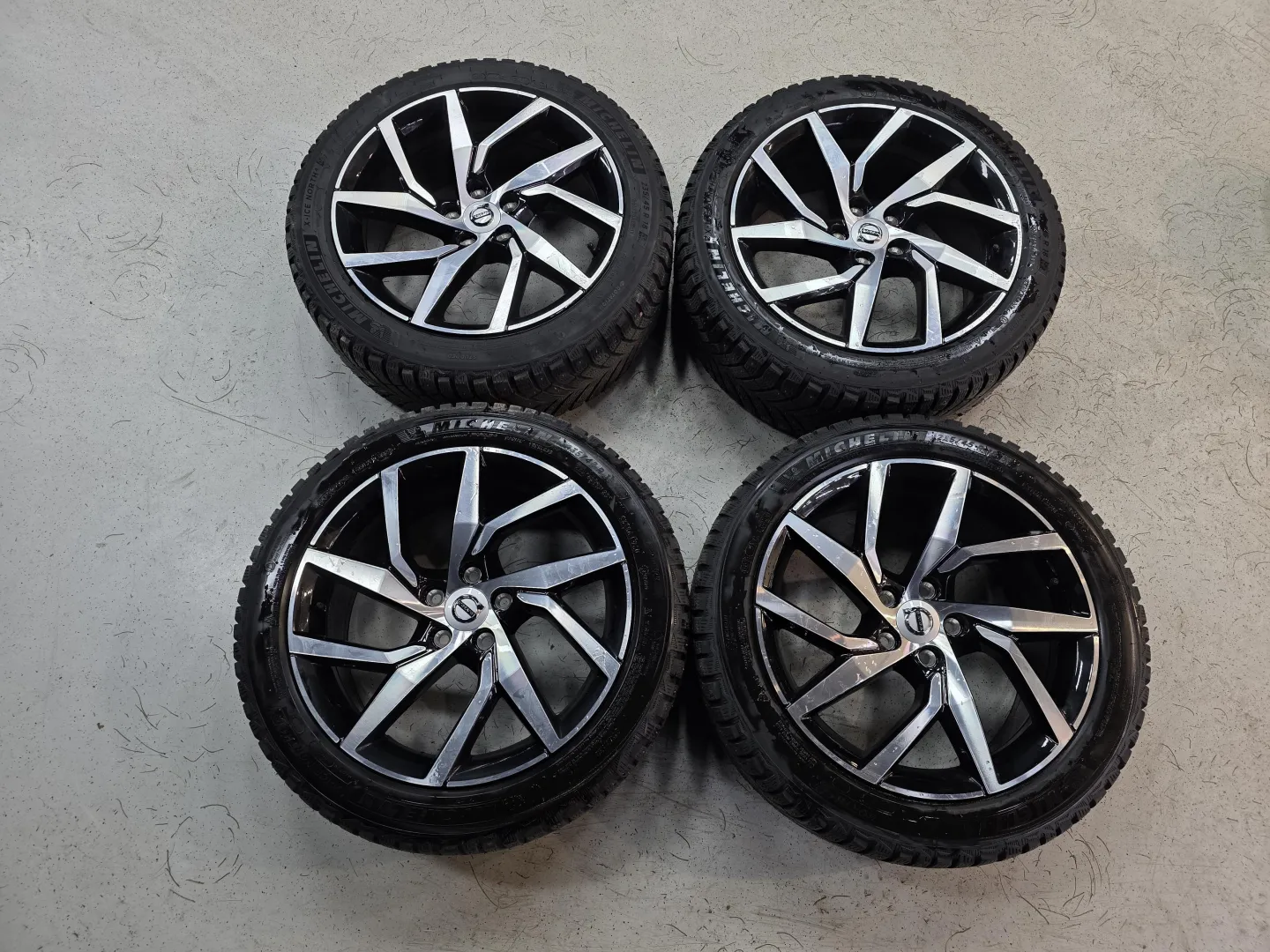 Autokuva 12 - YMB-537