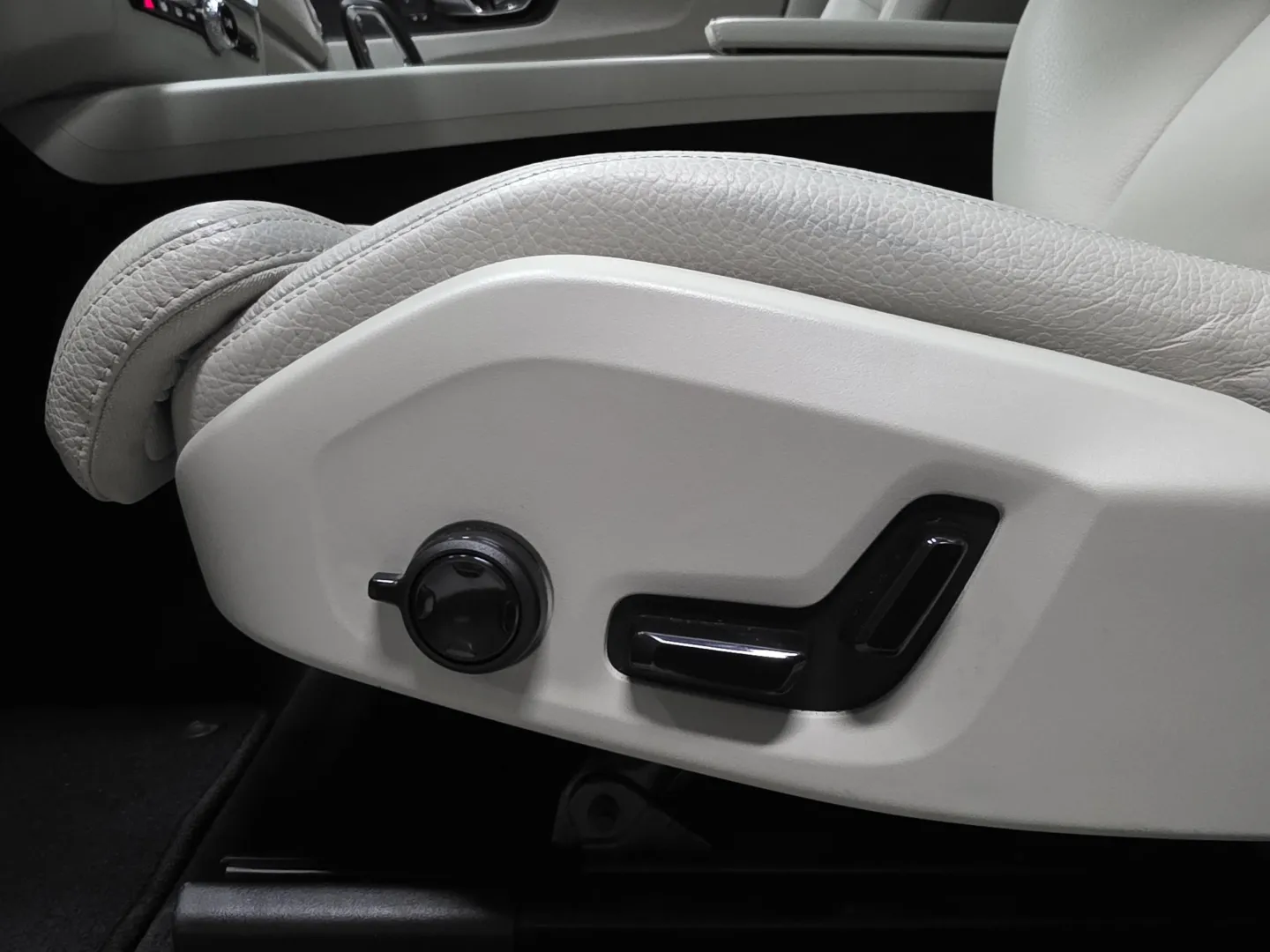 Autokuva 15 - YMB-961