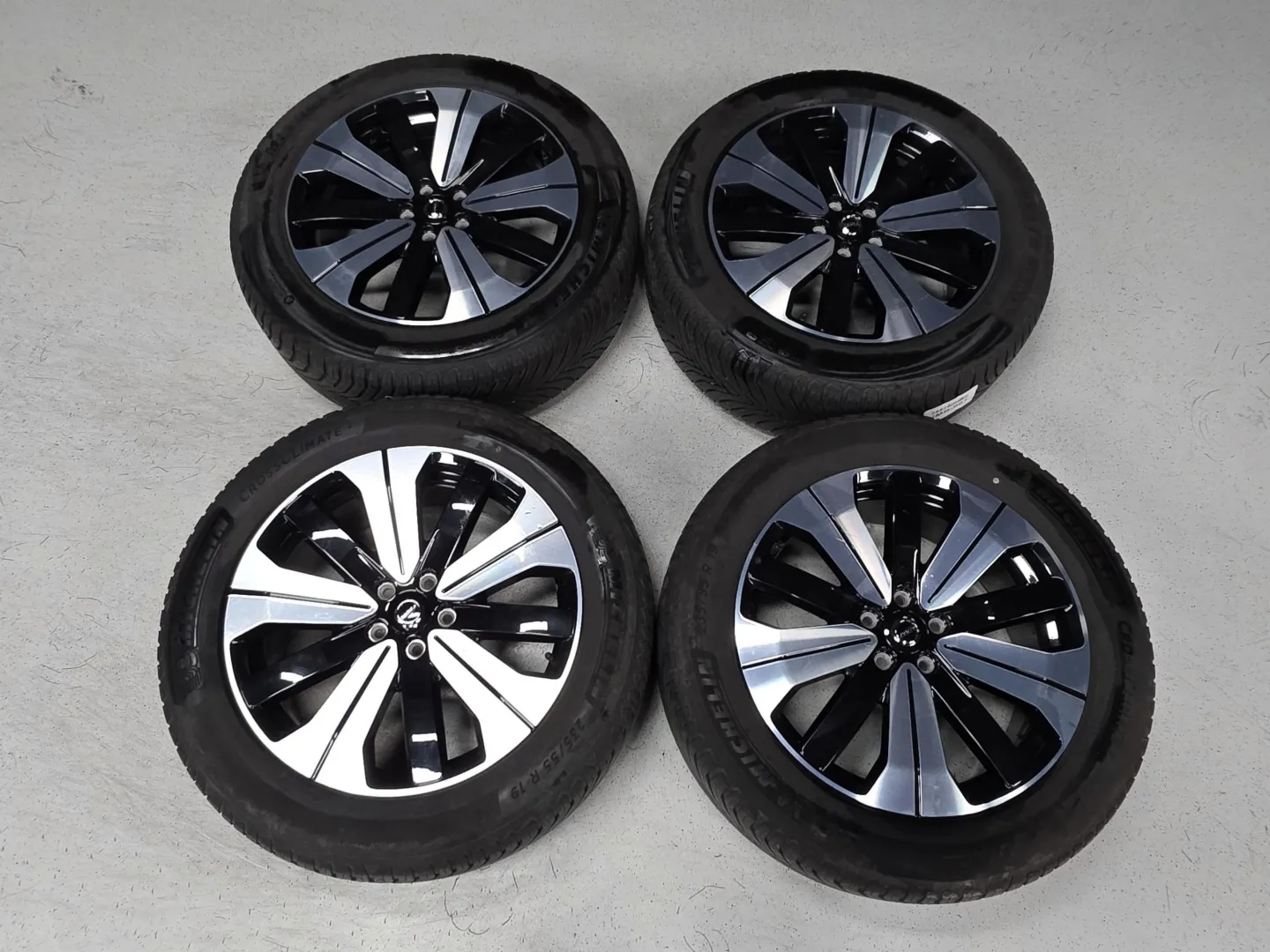 Autokuva 12 - YMB-961