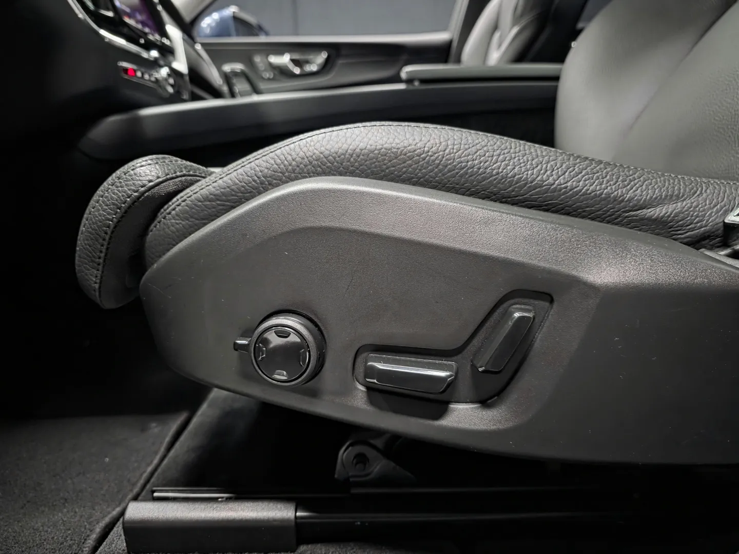 Autokuva 14 - YMB-963