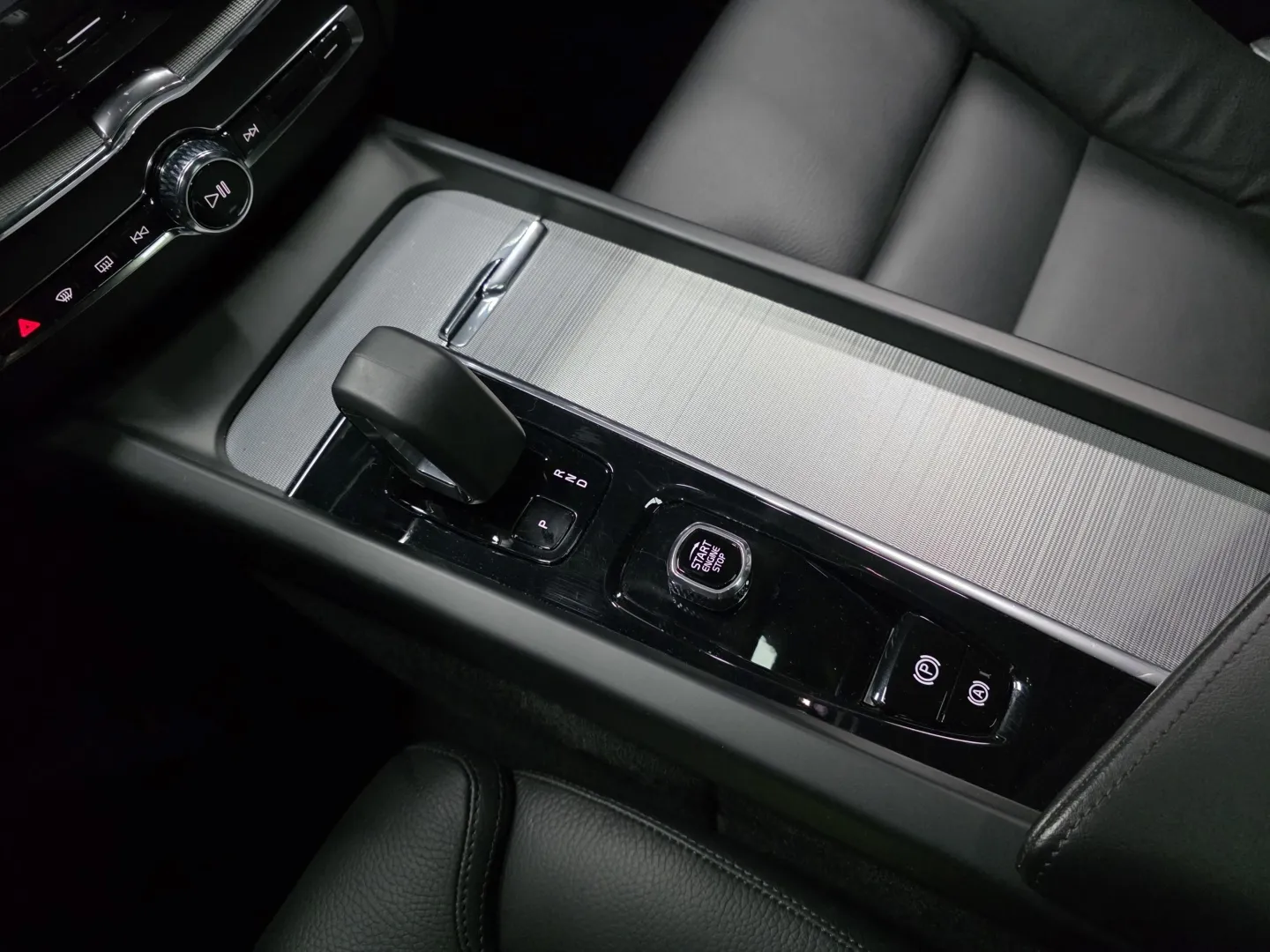 Autokuva 13 - YMB-963