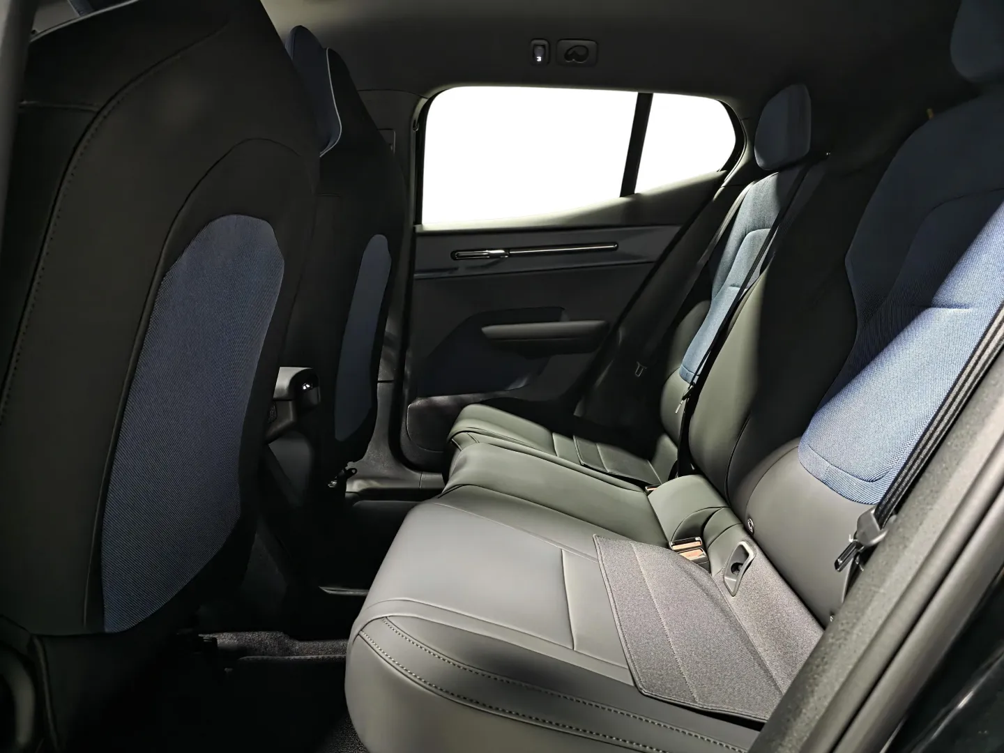 Autokuva 9 - YMC-863