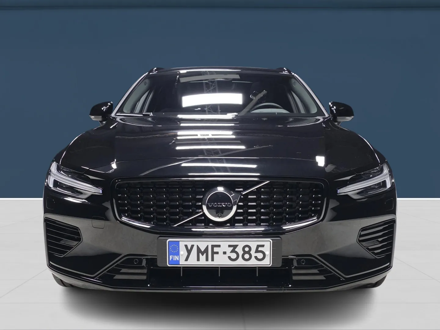 Autokuva 2 - YMF-385