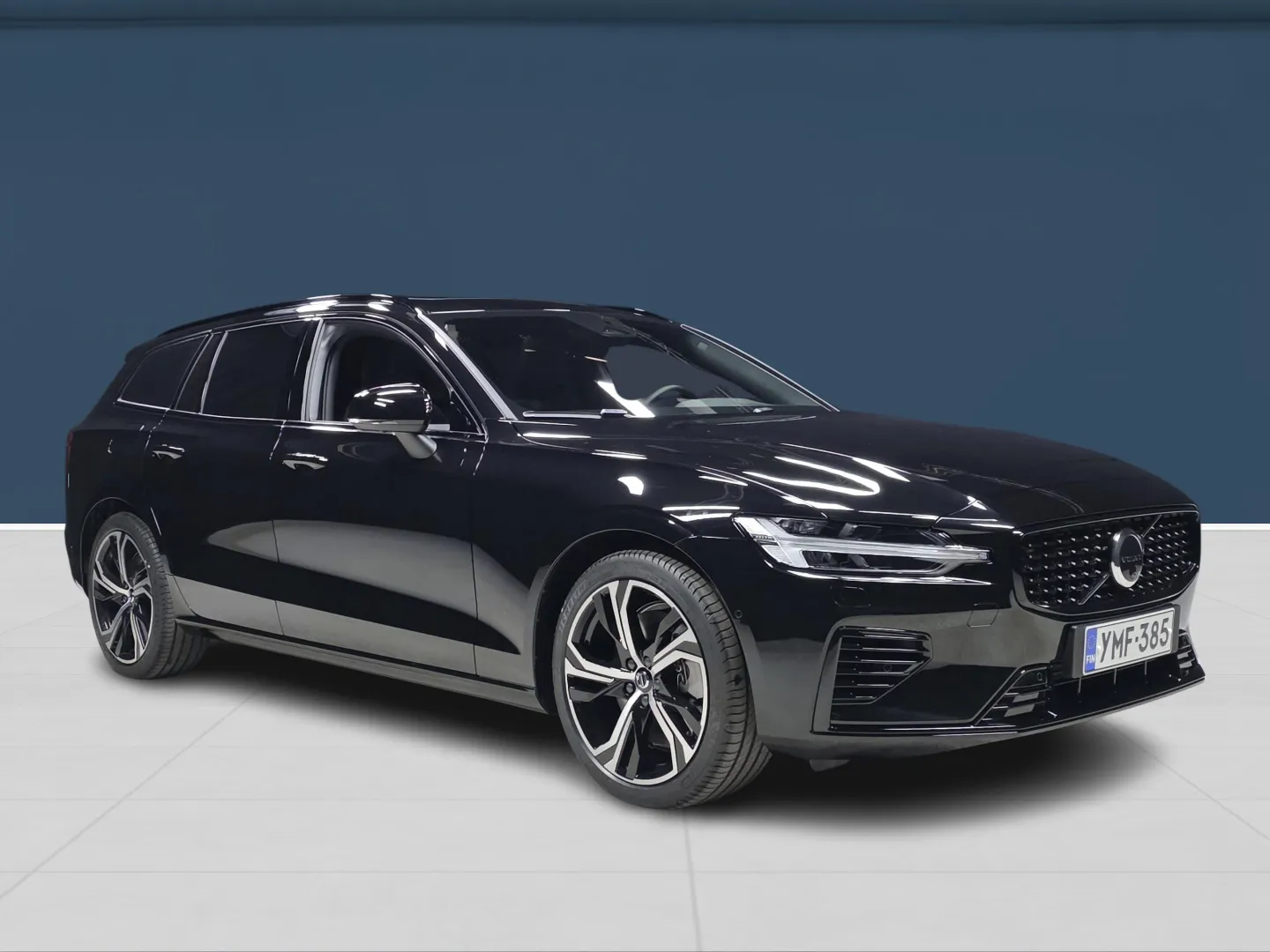Autokuva 3 - YMF-385