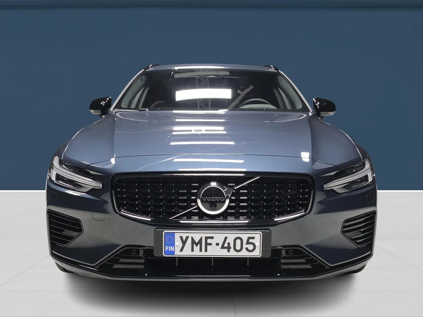 Autokuva 2 - YMF-405