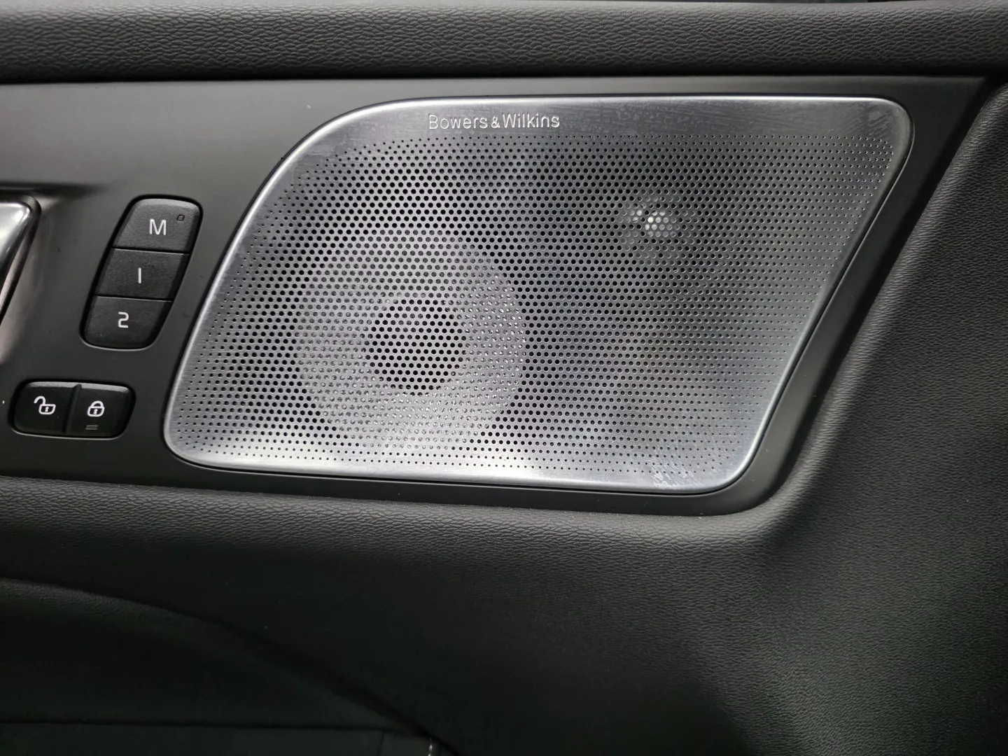 Autokuva 16 - YMF-831