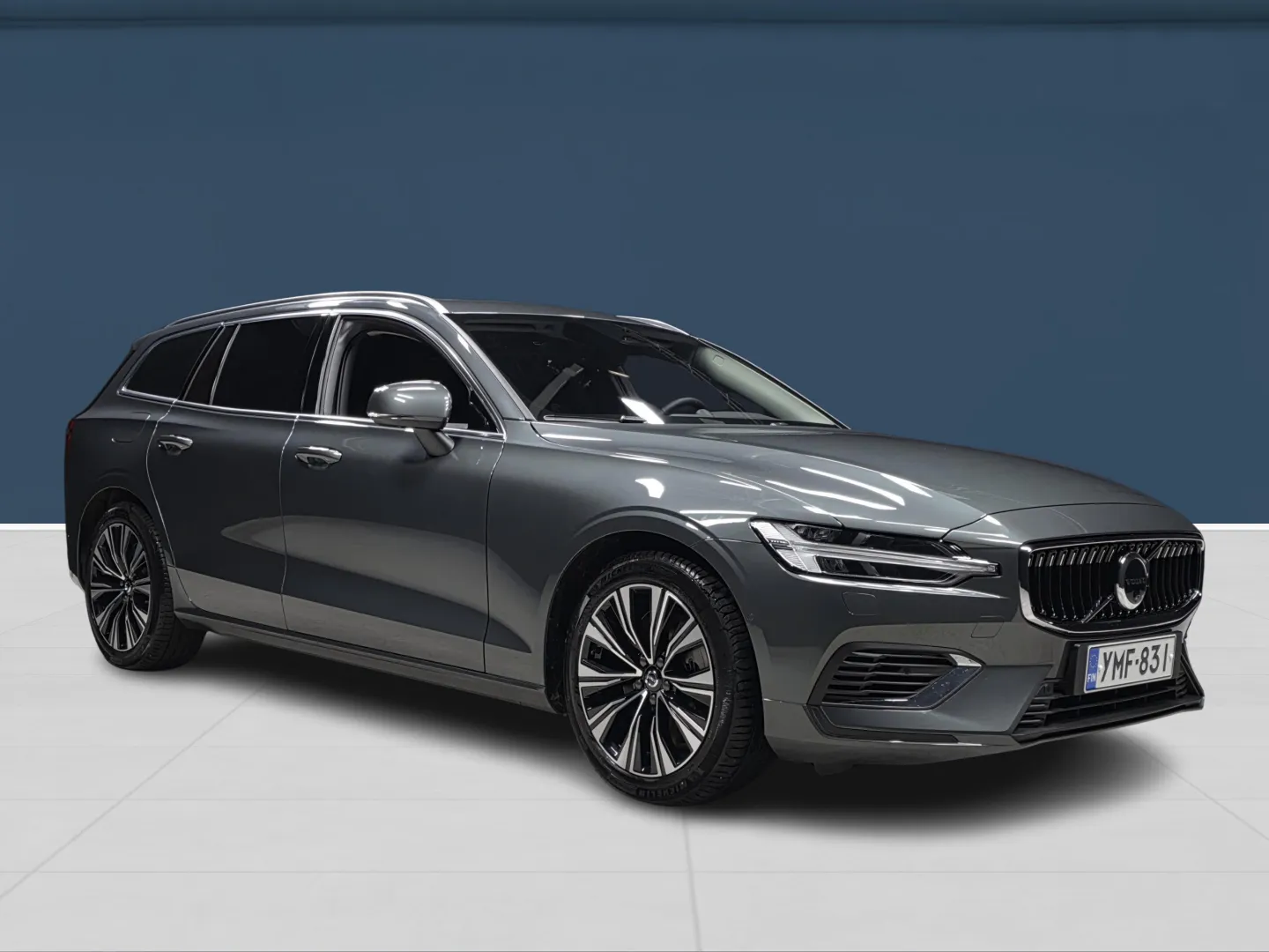 Autokuva 3 - YMF-831