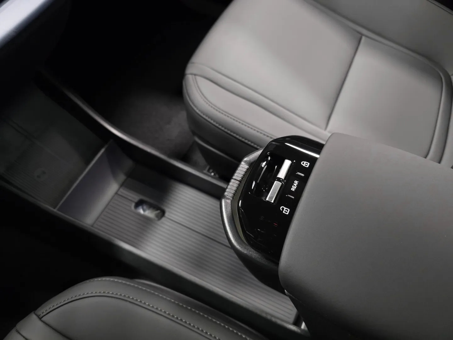 Autokuva 12 - YMI-329