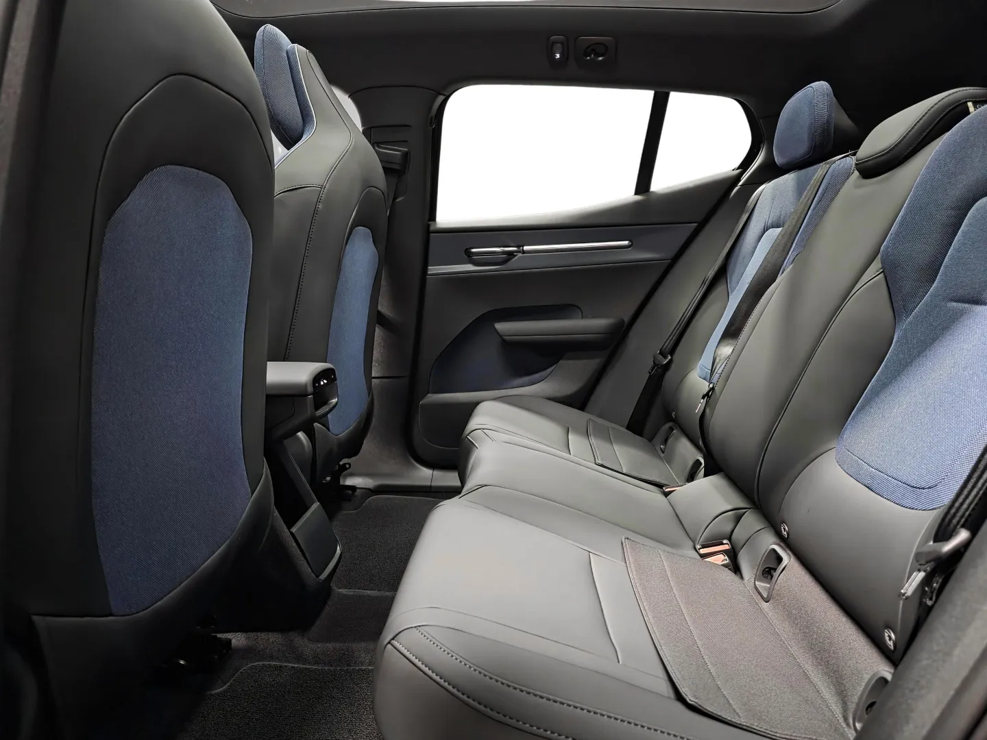 Autokuva 9 - YMI-329