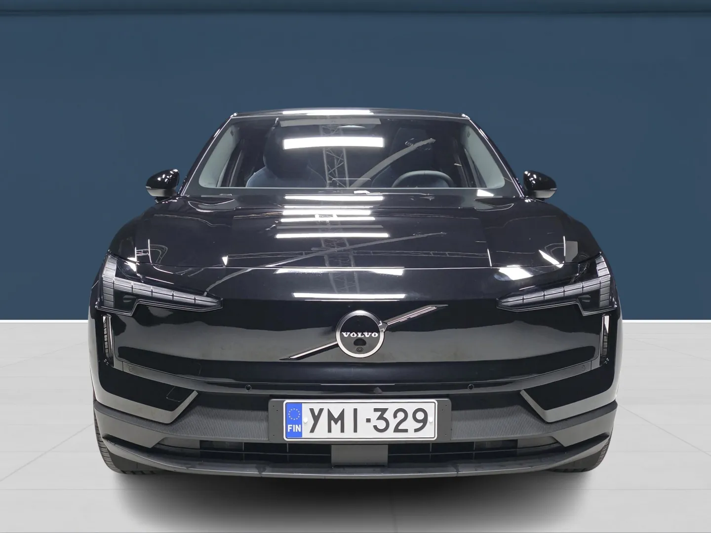 Autokuva 2 - YMI-329