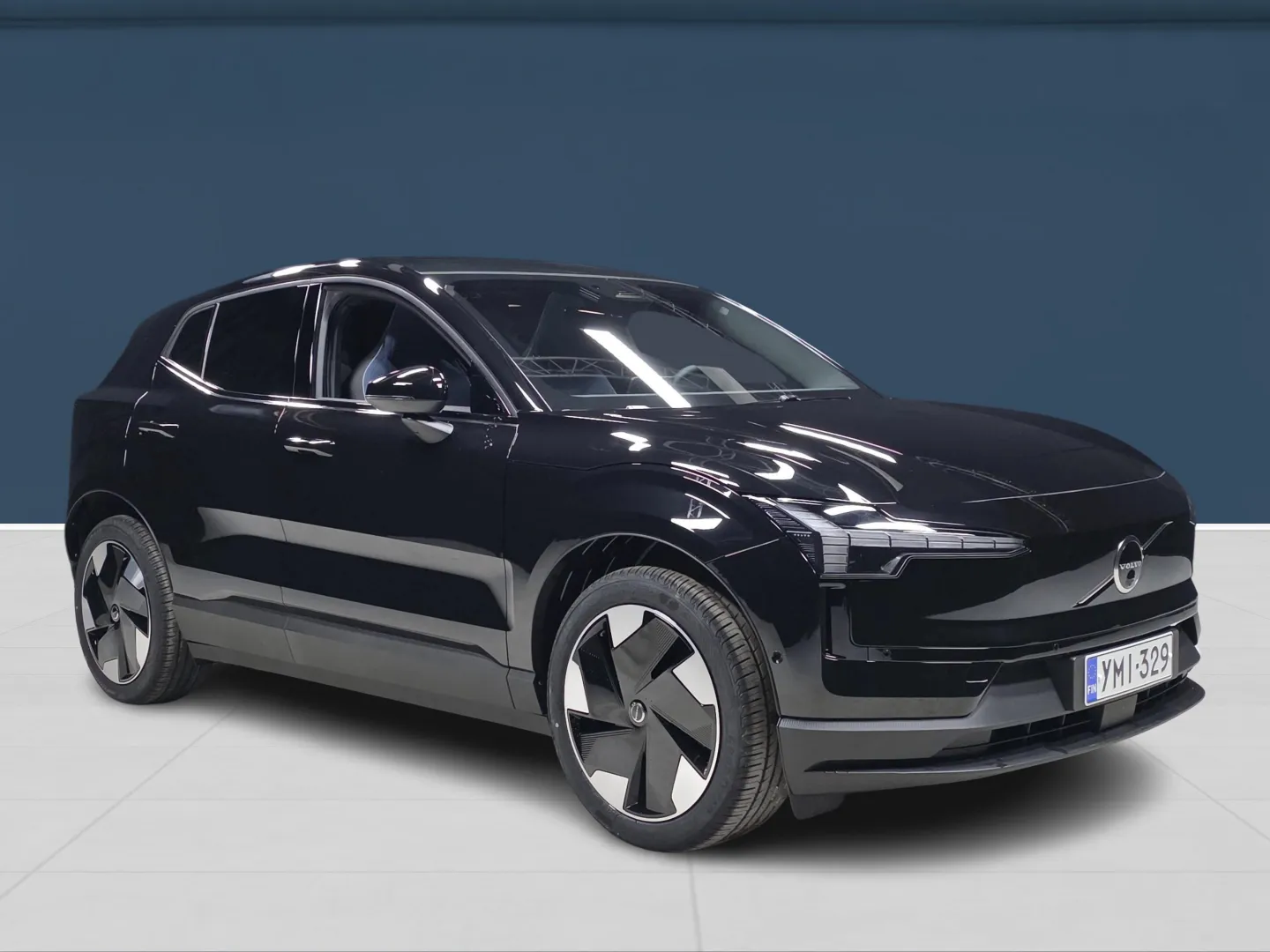 Autokuva 3 - YMI-329