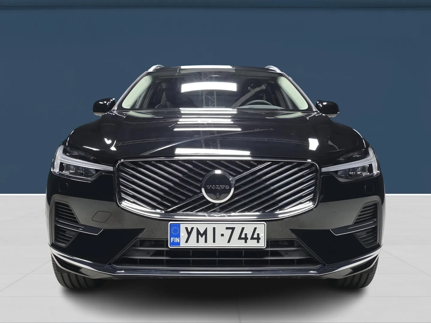 Autokuva 2 - YMI-744