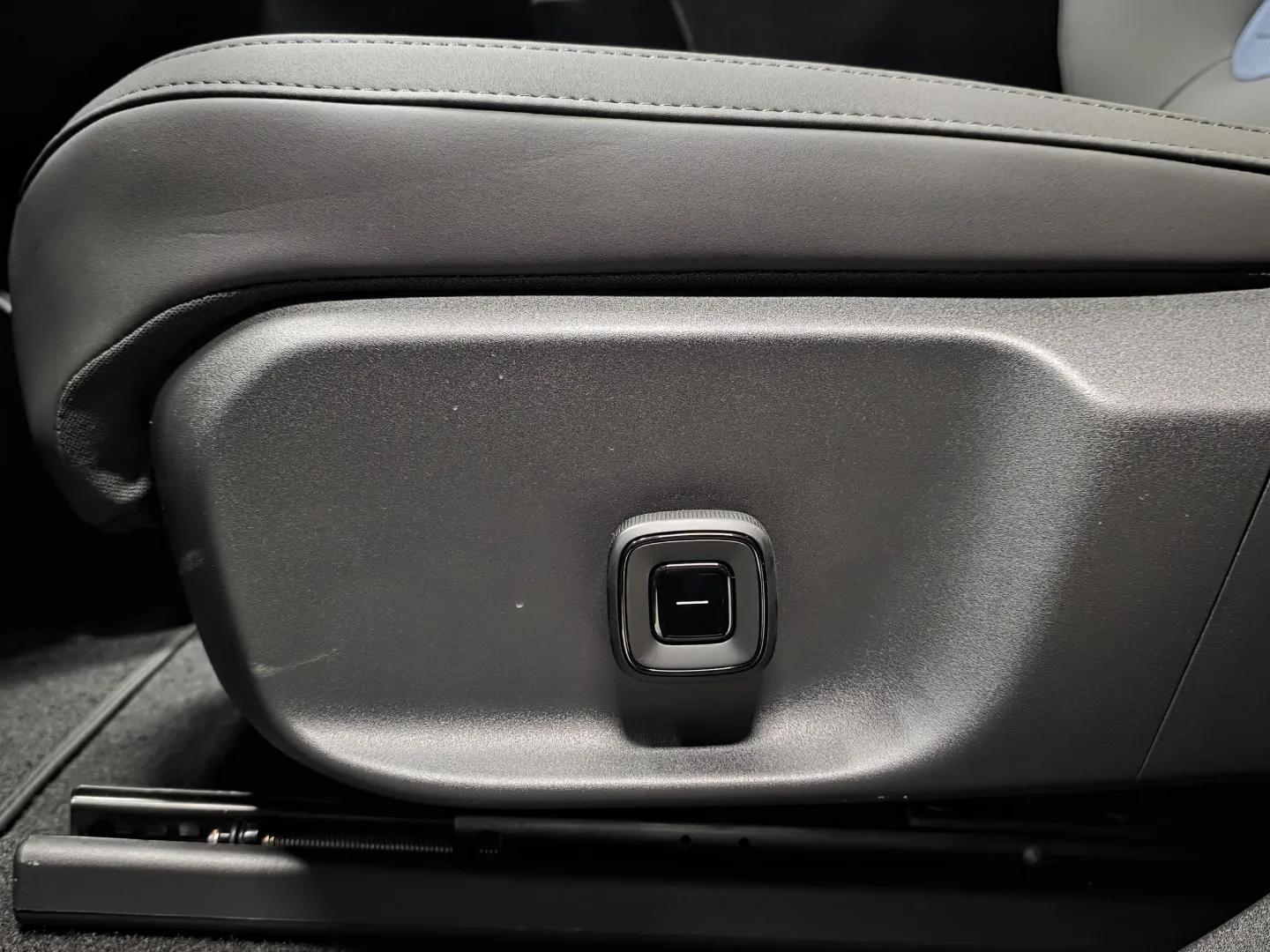 Autokuva 13 - YMI-748