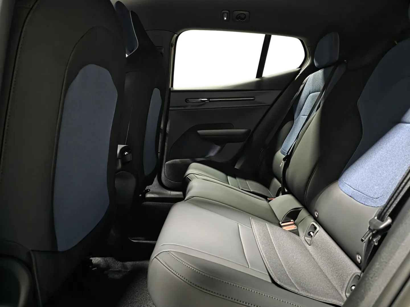 Autokuva 9 - YMI-748