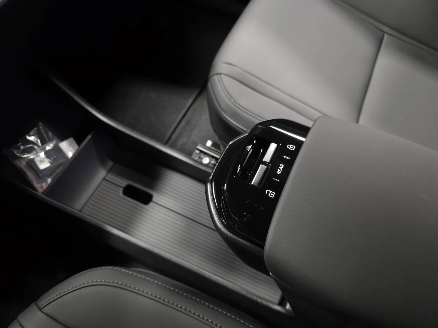 Autokuva 12 - YMI-748