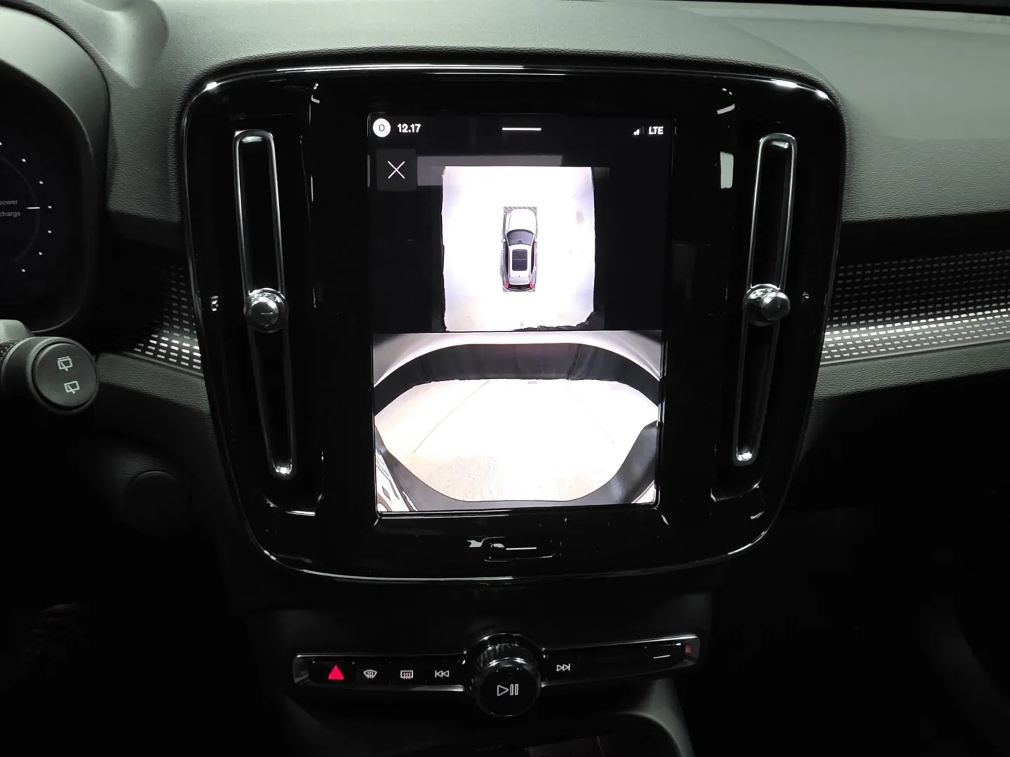 Autokuva 12 - YML-921