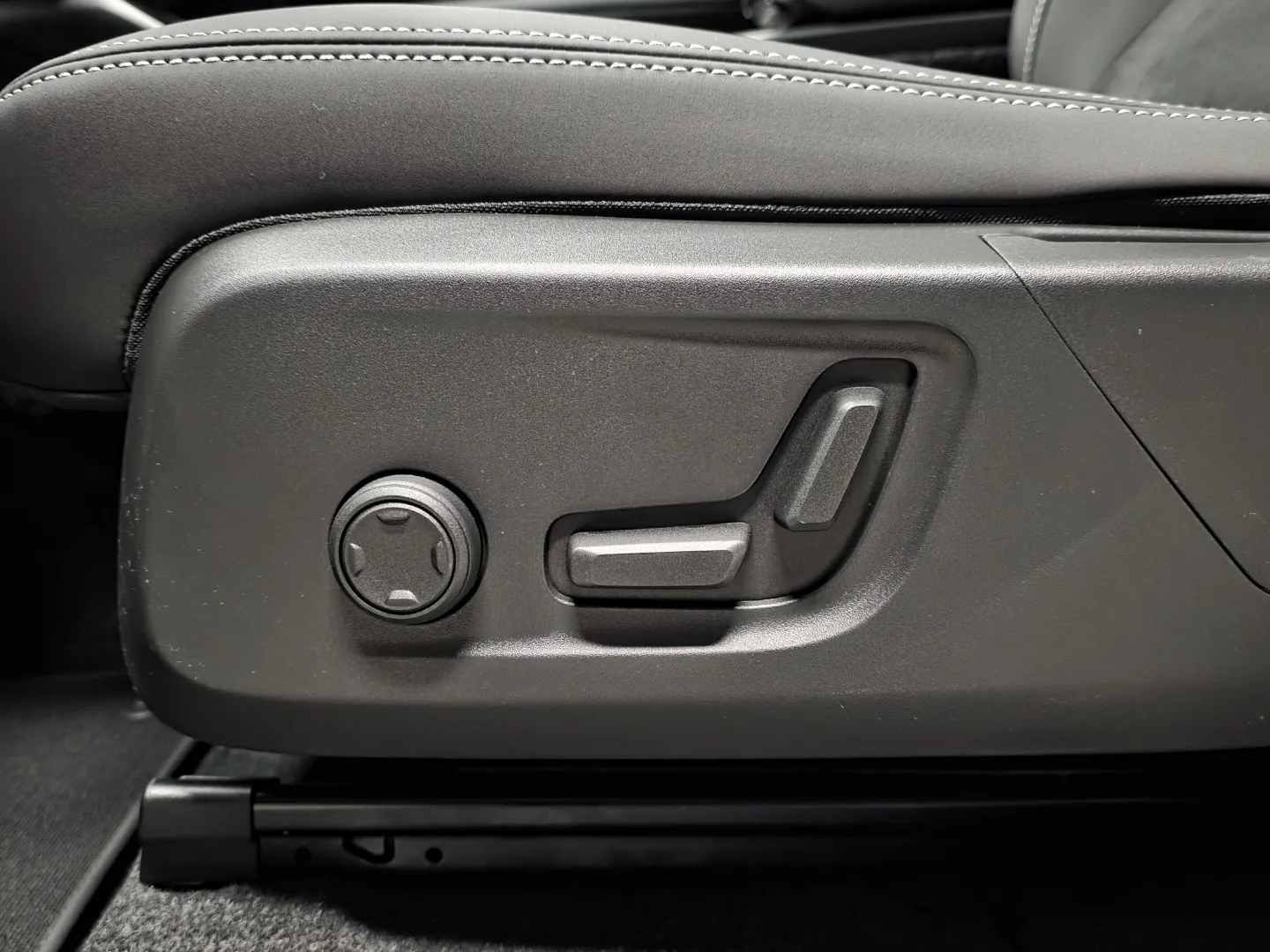 Autokuva 15 - YML-921