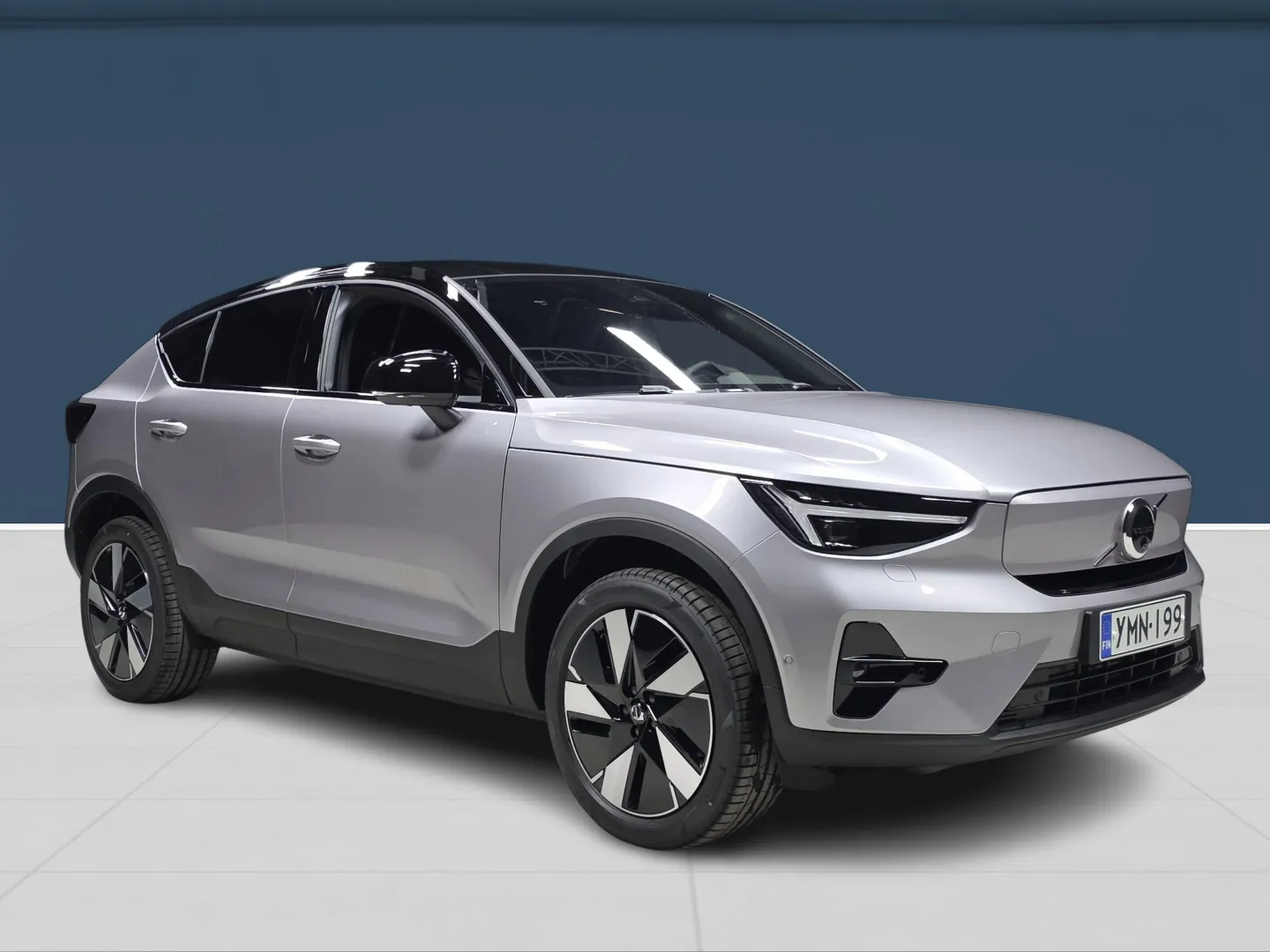 Autokuva 3 - YMN-199