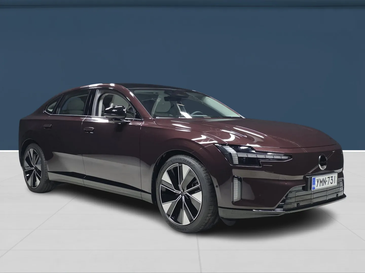 Autokuva 3 - YMN-731
