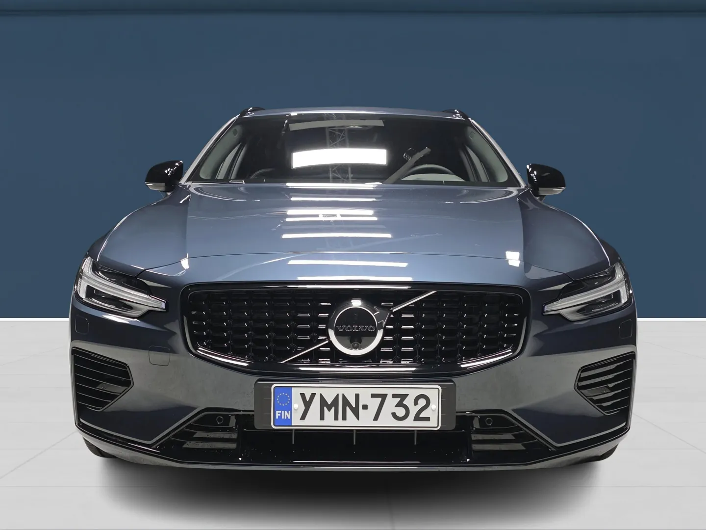 Autokuva 2 - YMN-732