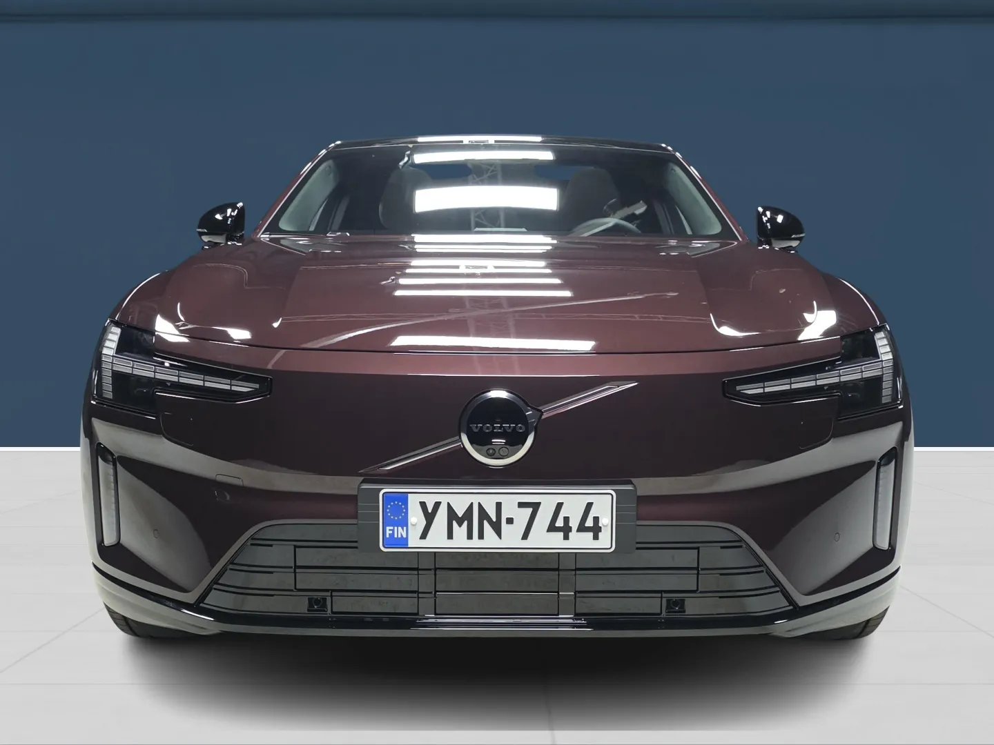 Autokuva 2 - YMN-744