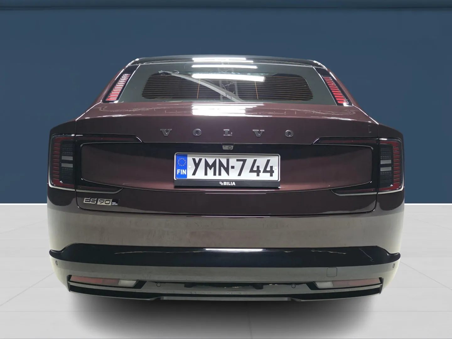 Autokuva 5 - YMN-744